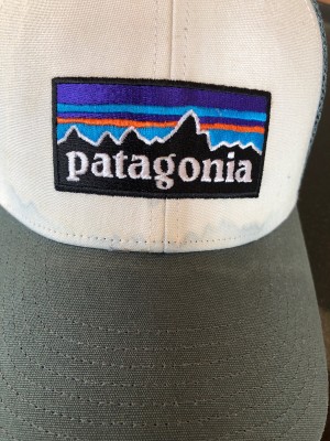 Bild 1 av Beat till Patagonia - P-6 Logo Lopro Trucker Hat - Keps