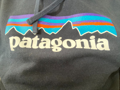 Bild 1 av Magnus till Patagonia - P-6 Logo Uprisal Hoody - Munkjacka